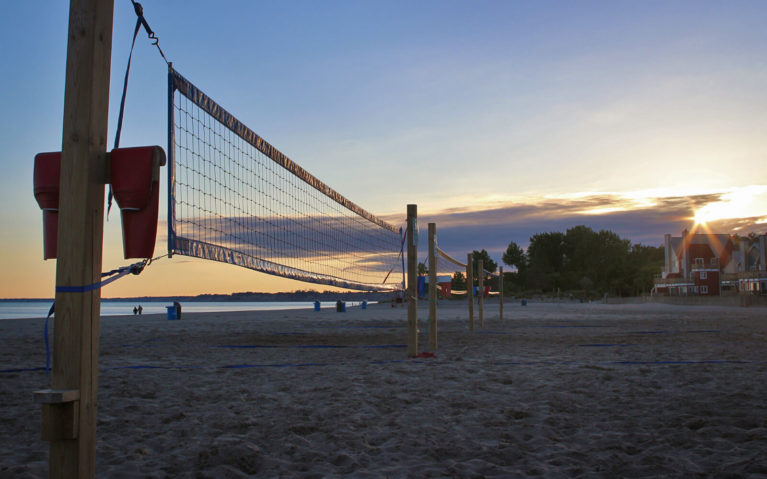 Sunset Over Port Stanley Beach :: I've Been Bit! Travel Blog