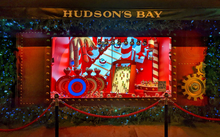 One of the Holiday Displays at the Hudson's Bay :: I've Been Bit! Travel Blog