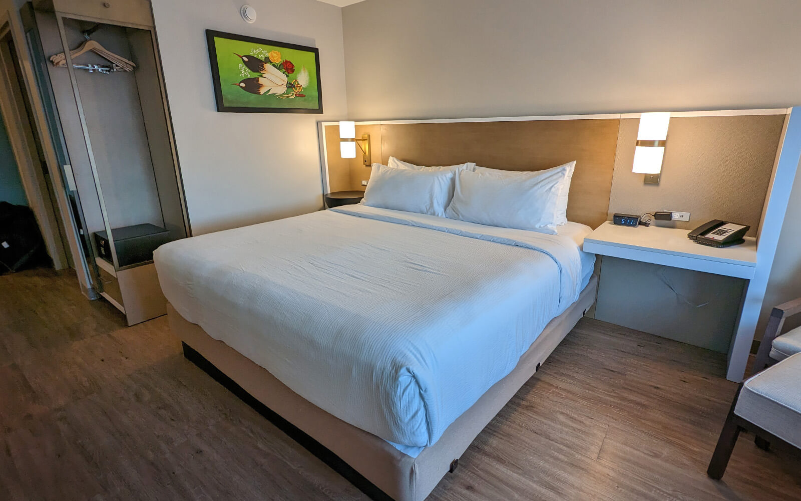Room at the Wyndam Garden Winnipeg Airport Hotel :: I've Been Bit! Travel Blog