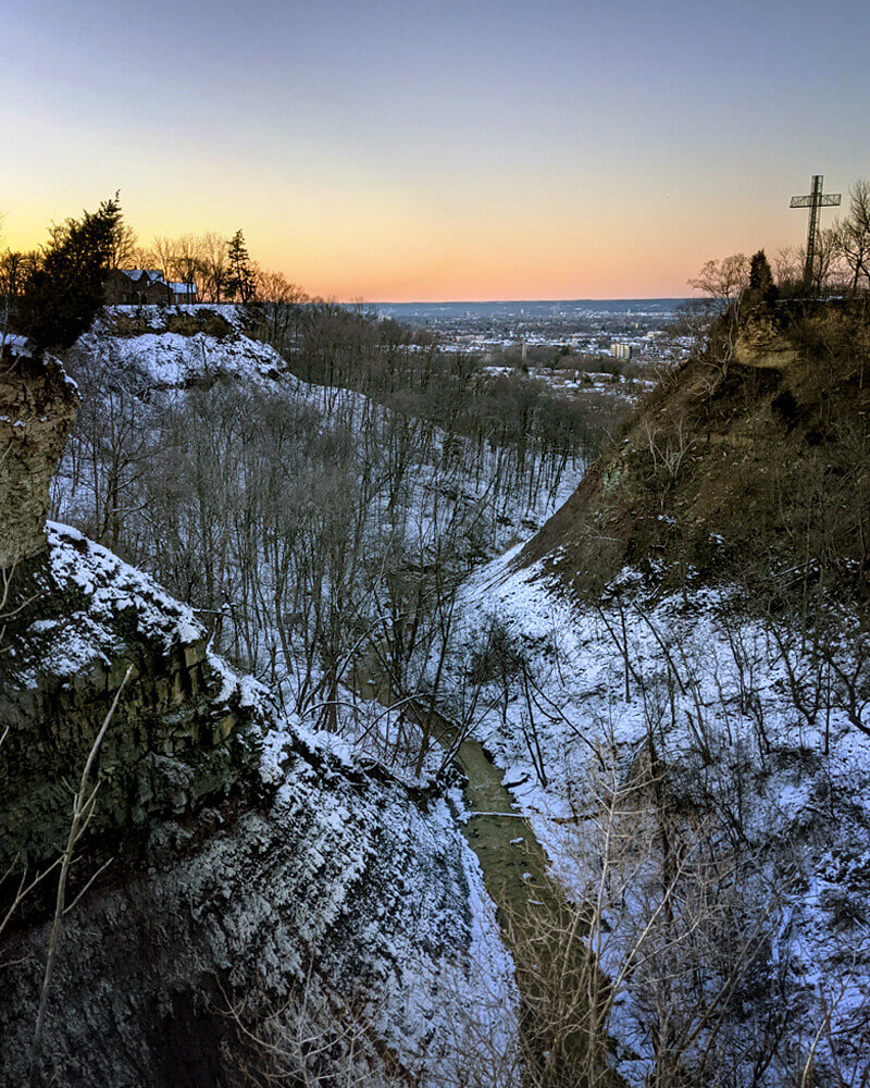 Hamilton Views from the Devil's Punchbowl Lookout :: I've Been Bit! Travel Blog