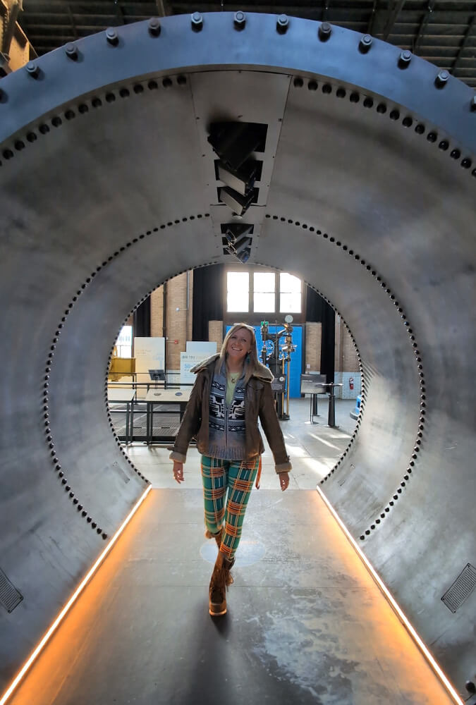 Lindsay Inside the Niagara Parks Power Station Museum :: I've Been Bit! Travel Blog