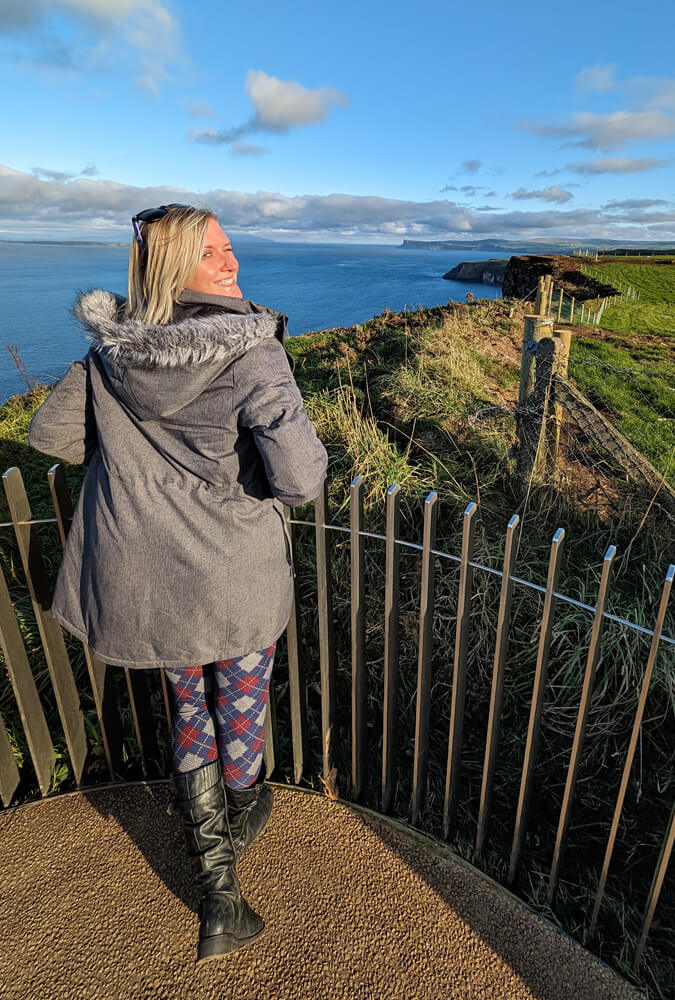Lindz Overlooking the Atlantic Ocean :: I've Been Bit! Travel Blog