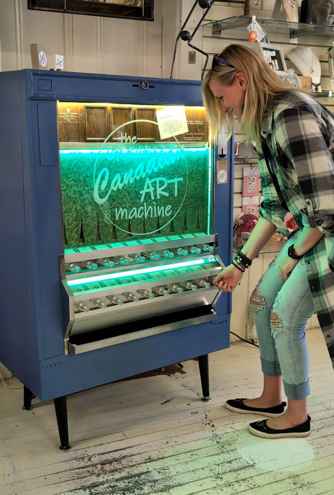 Lindsay Using the Great Canadian Art Machine :: I've Been Bit! Travel Blog