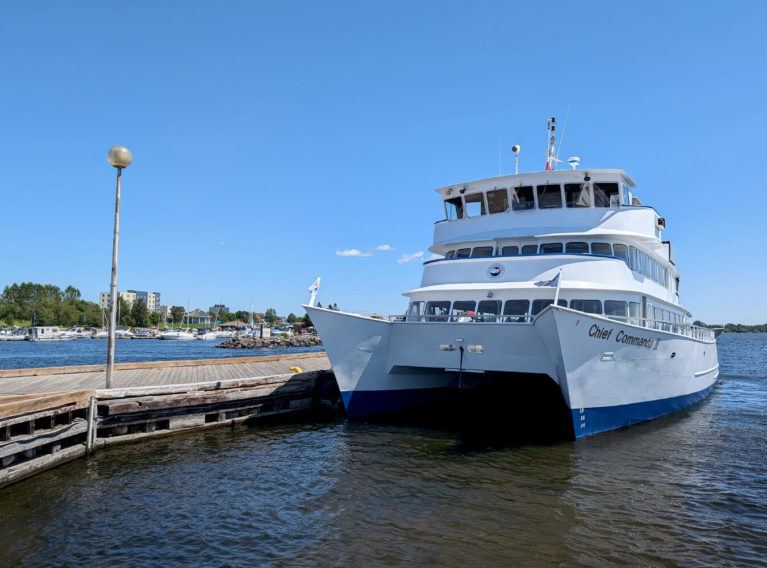 Chief Commanda II Docked In North Bay's Harbour :: I've Been Bit! Travel Blog