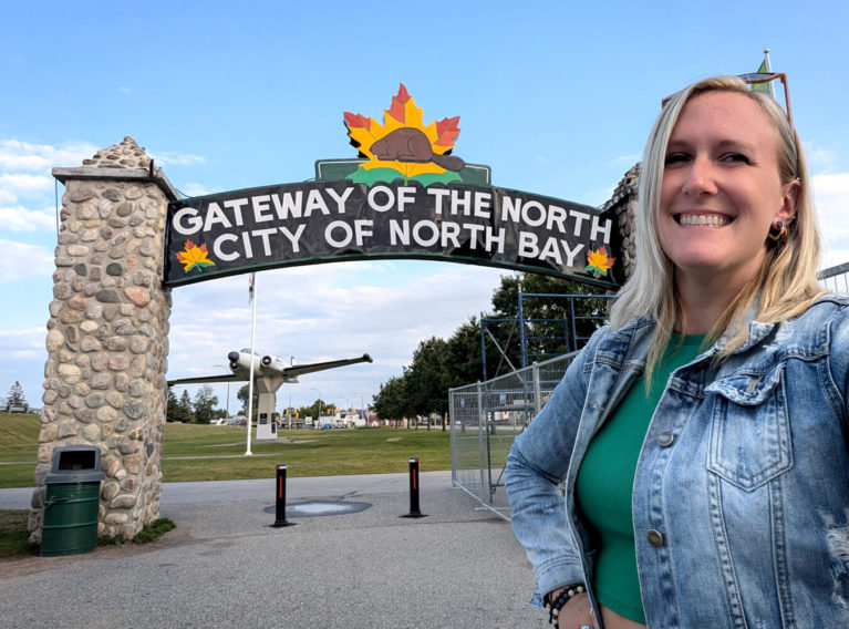 Lindz With the City's Gateway of the North Sign :: I've Been Bit! Travel Blog