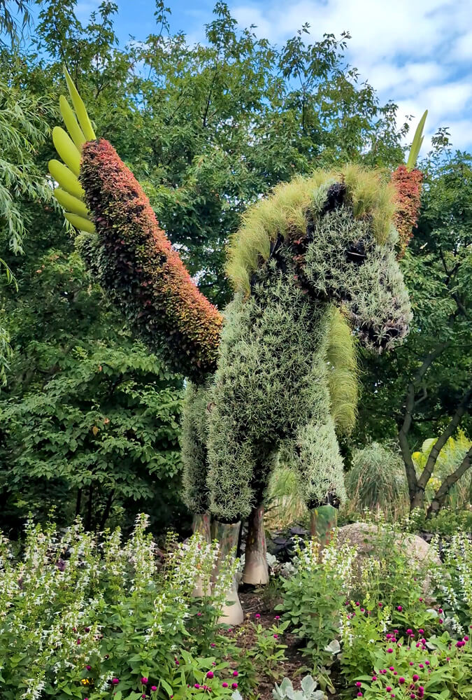 Unicorn Outside the Floral Showhouse :: I've Been Bit! Travel Blog