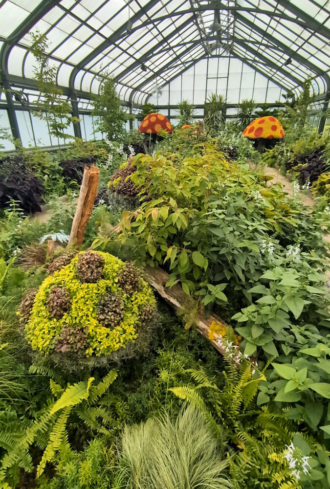 Summer 2024 Display Inside the Floral Showhouse :: I've Been Bit! Travel Blog