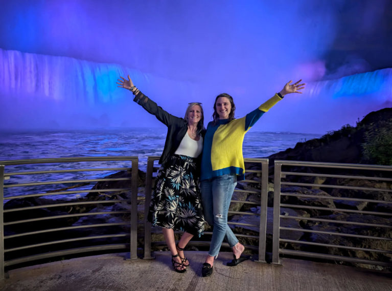 Lindz & Tara in The Tunnel at Night :: I've Been Bit! Travel Blog