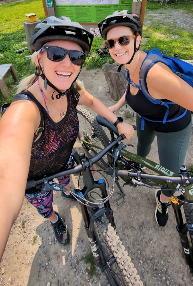 Lindz & Kat About to Ride Our Bikes :: I've Been Bit! Travel Blog