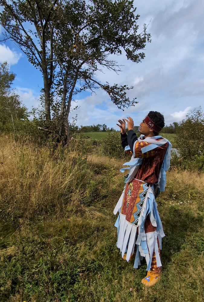 Cultural Ambassador David Meuse Sharing Stories About the Local Flora and Fauna :: I've Been Bit! Travel Blog