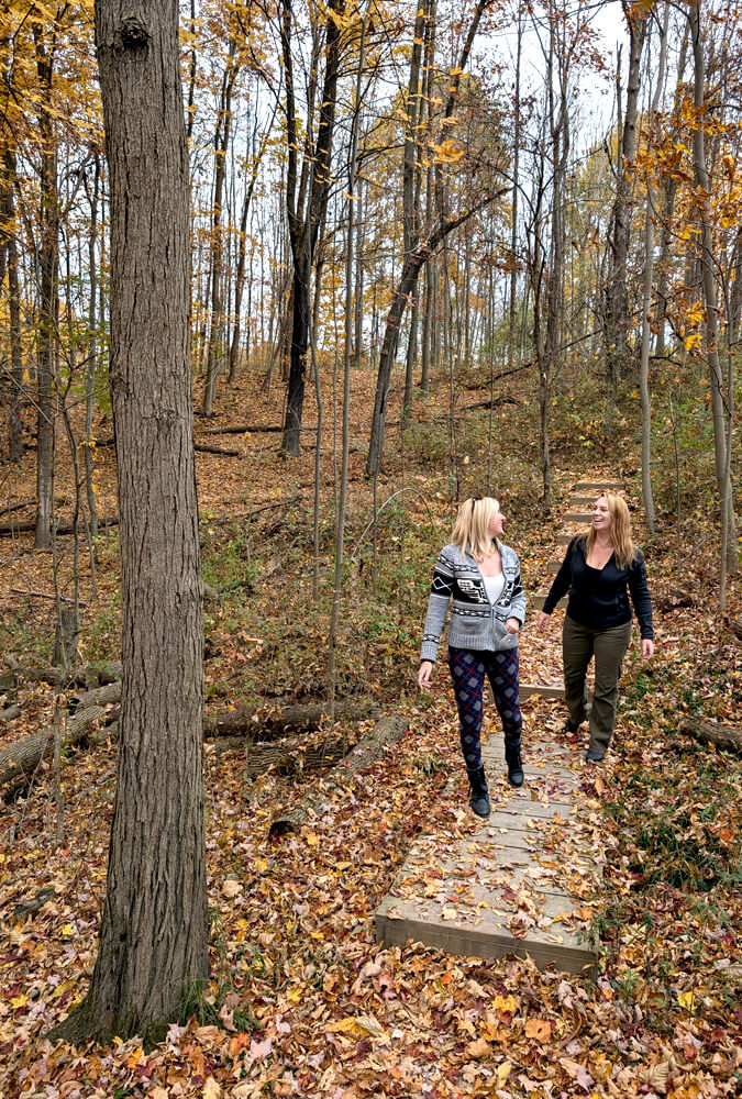 Lindz and Kat Walking the Earth is Our Mother Trail in the Late Fall :: I've Been Bit! Travel Blog