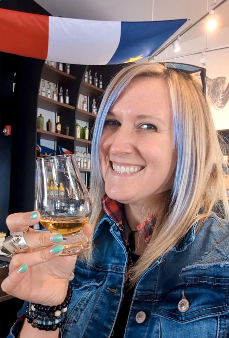 Lindz Tasting some Whiskey at Distillerie Grand Dérangement :: I've Been Bit! Travel Blog