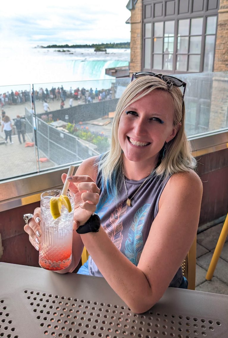 Lindz Enjoying a Bevvie with the Falls :: I've Been Bit! Travel Blog